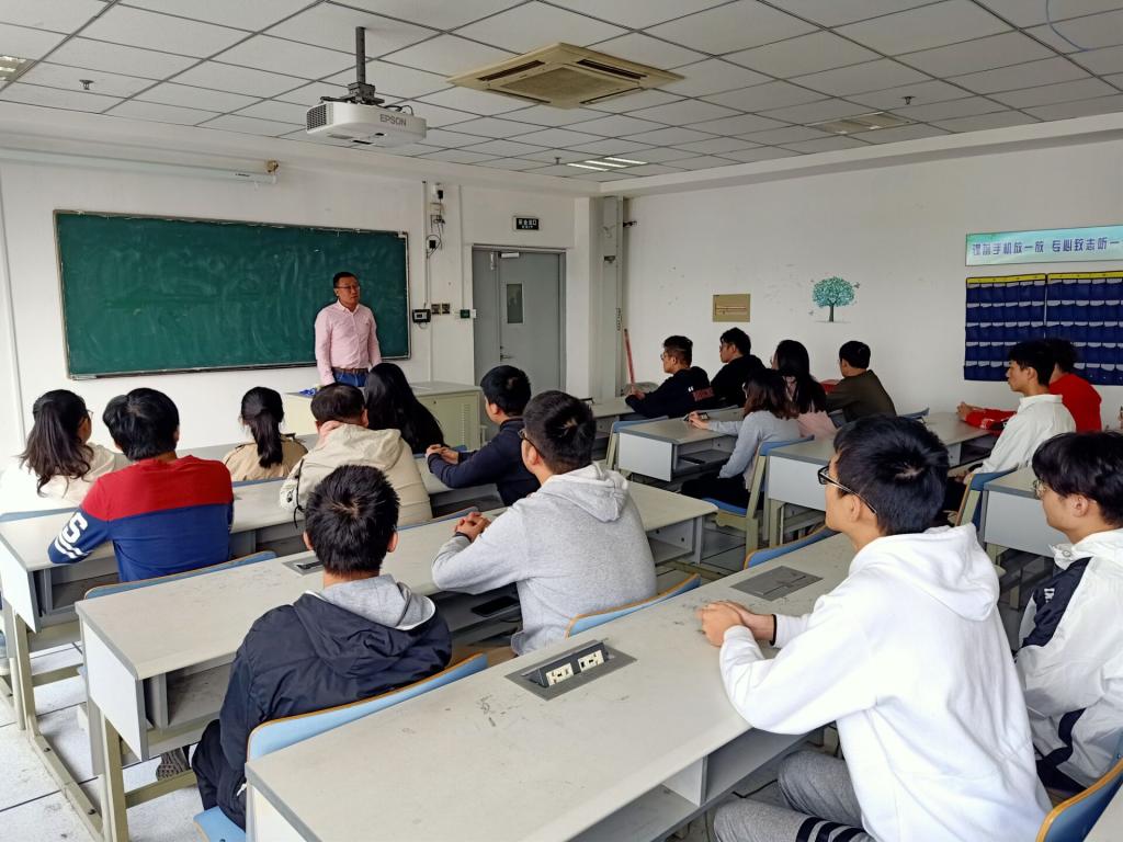 1577428073.jpg 2019-10-18-班会1.jpg