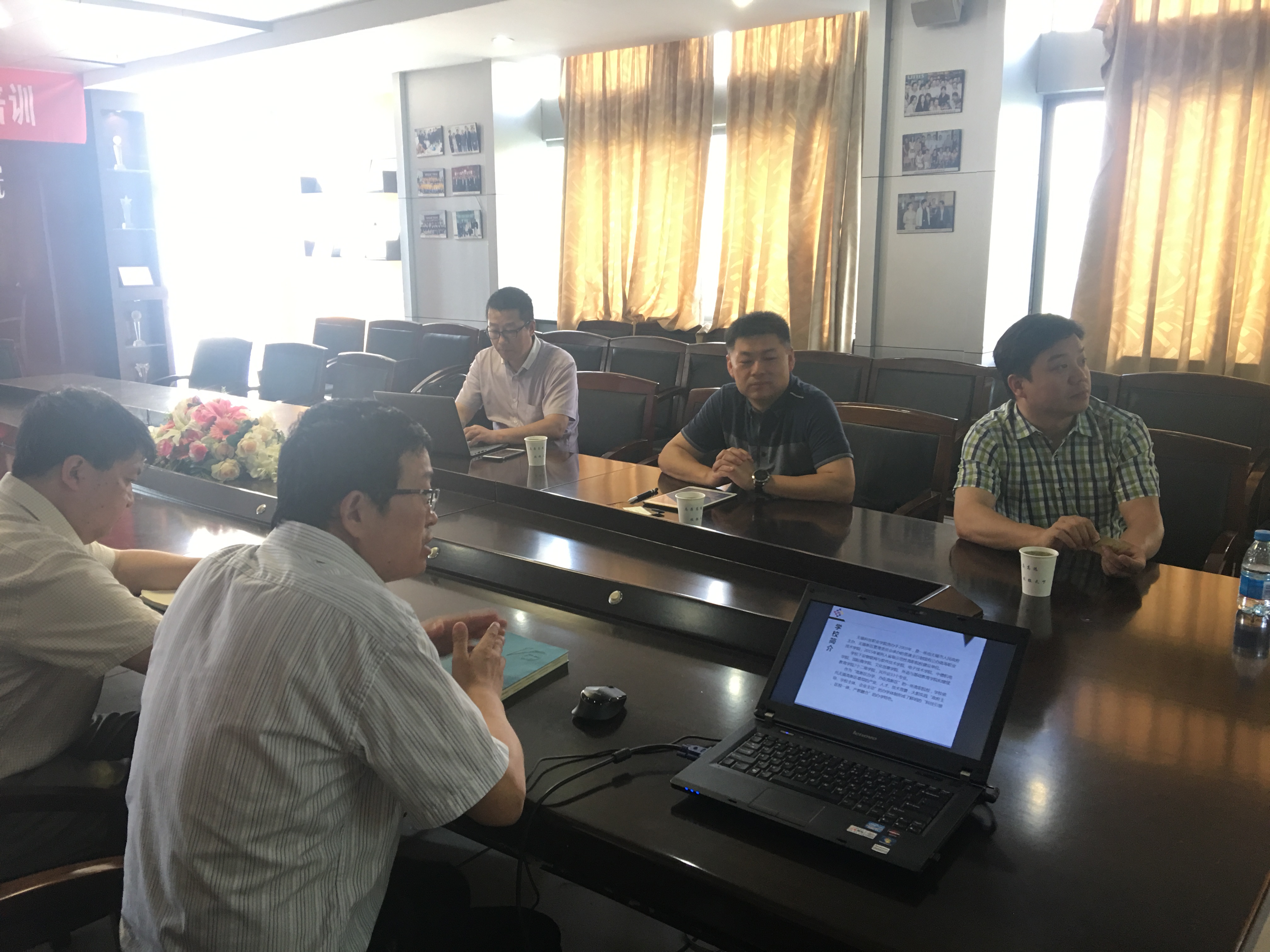 武汉警官职业公司信息工程系一行来公司参观访问.JPG